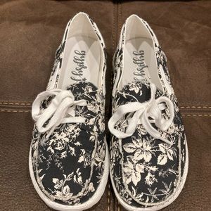 Gypsy Jazz boat shoes, size 8.5, EUC